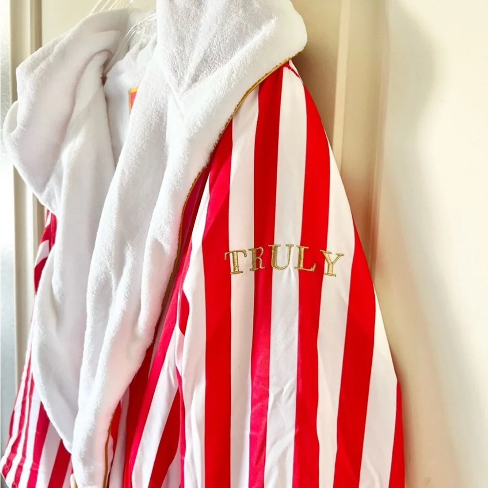 TRULY red white